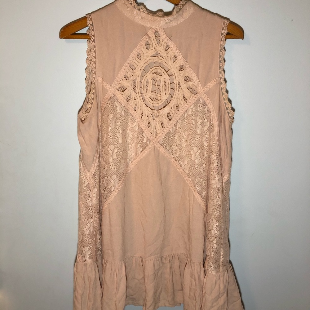 ❤️ DETAILED DUSTY PINK HIGH NECK BOUTIQUE DRESS - Picture 2 of 3